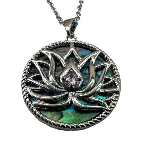 NEW Silver Abalone Shell Lotus Flower Round Pendant Necklace Womens - Picture 4 of 15